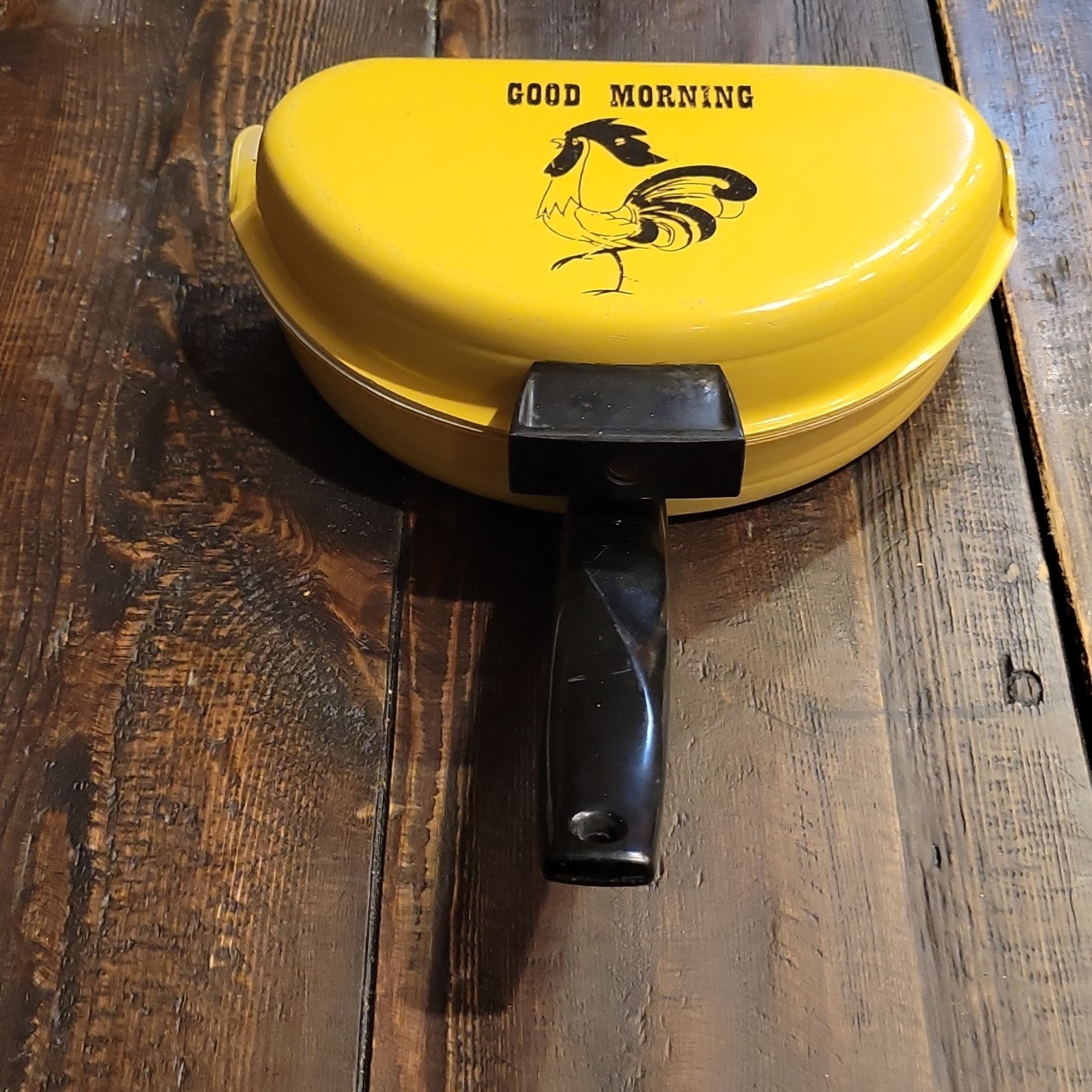 Non-Stick Yellow Frying Pan w/ Lid Long Handle “Good Morning” Rooster Graphic