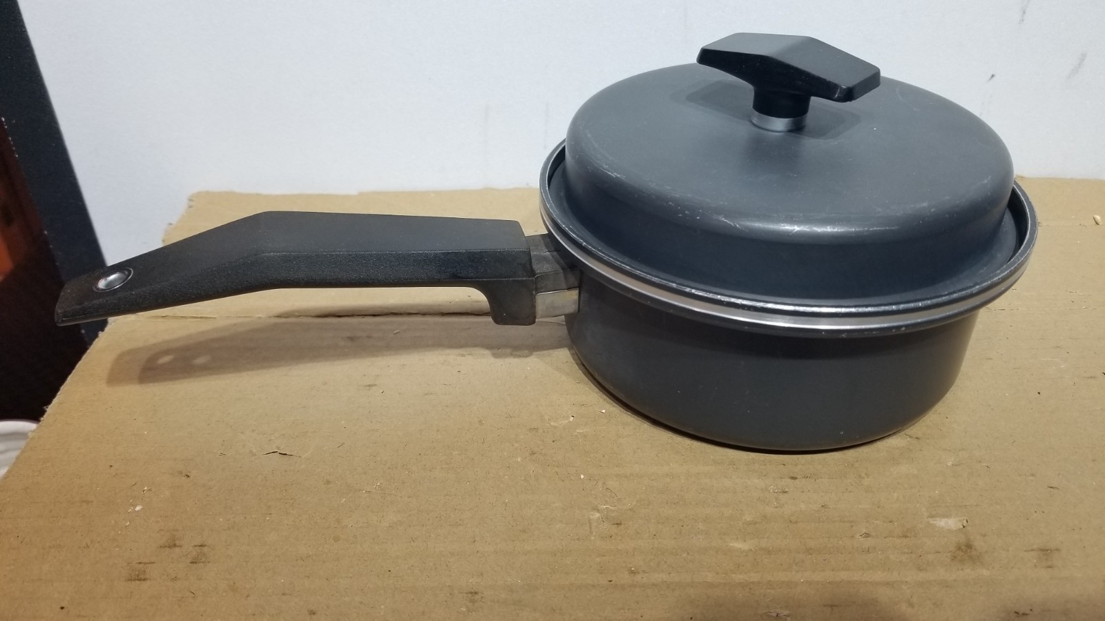 Miracle Maid West Bend 6 3/4″ Skillet Anodized Exterior Pot – 2 1/2″ Tall