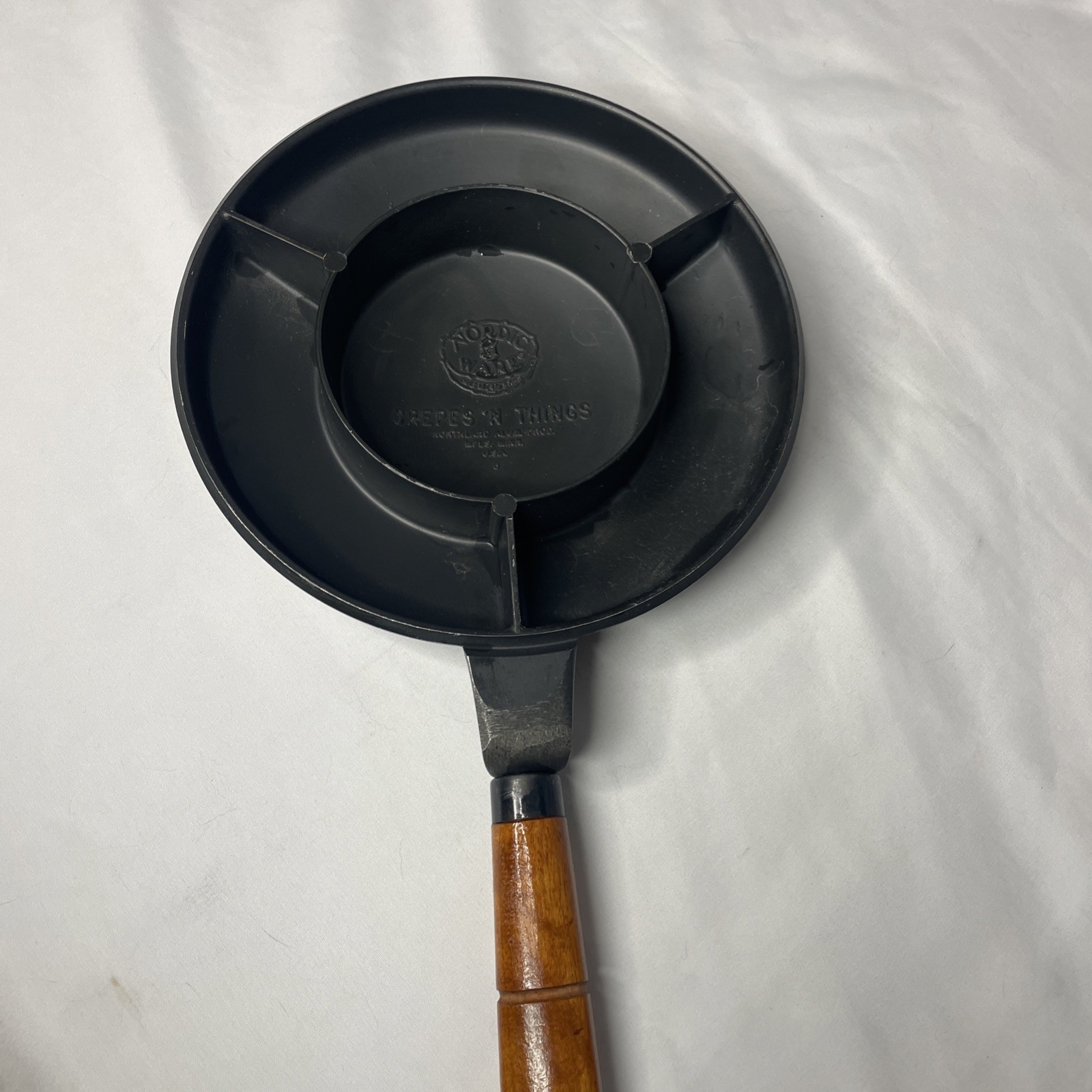 Nordic Ware Crepes N Things Vintage Crepe Pan Wooden Handle Made in USA Black
