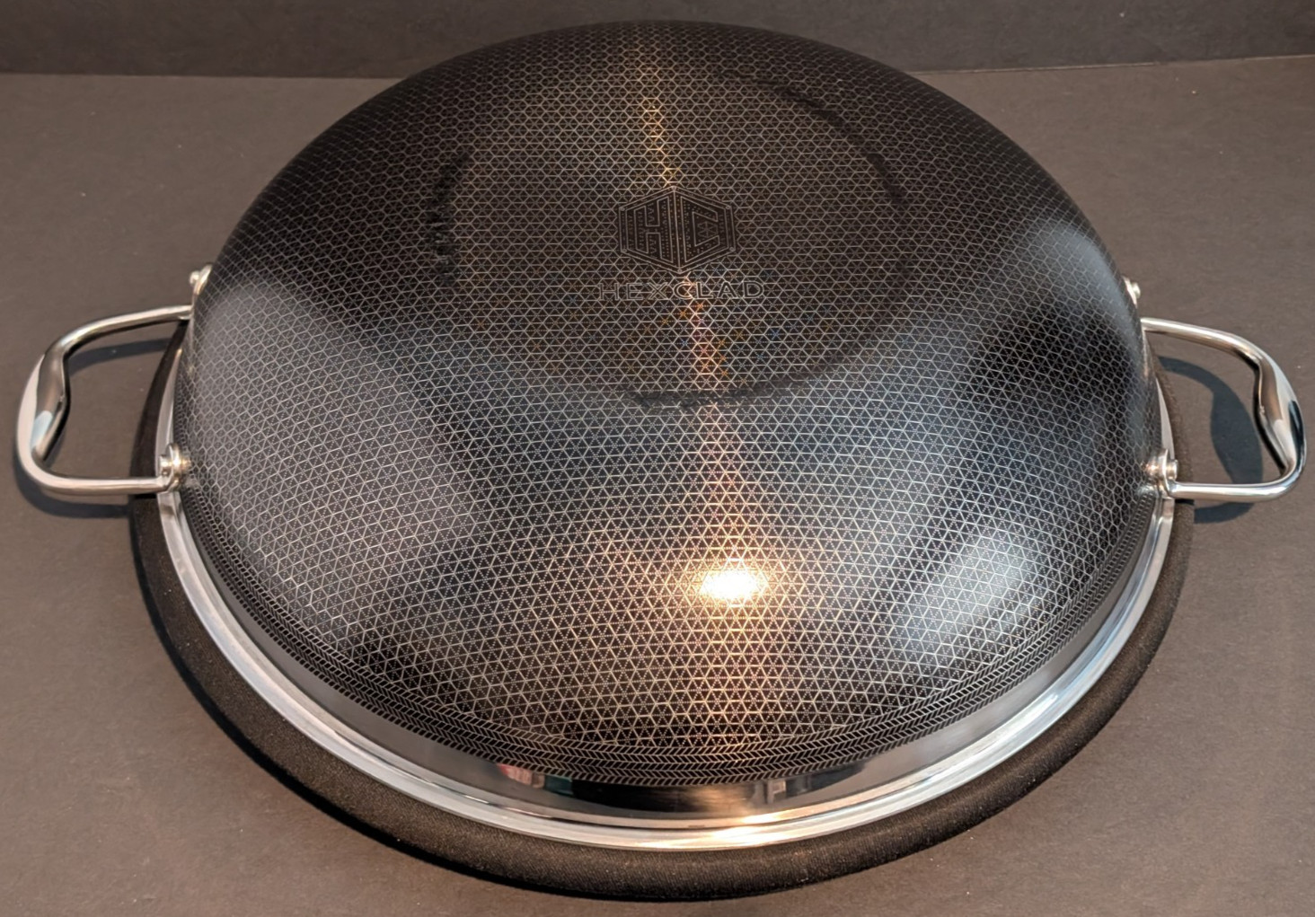 HexClad Hybrid Nonstick 14″ Wok With Tempered Glass Lid