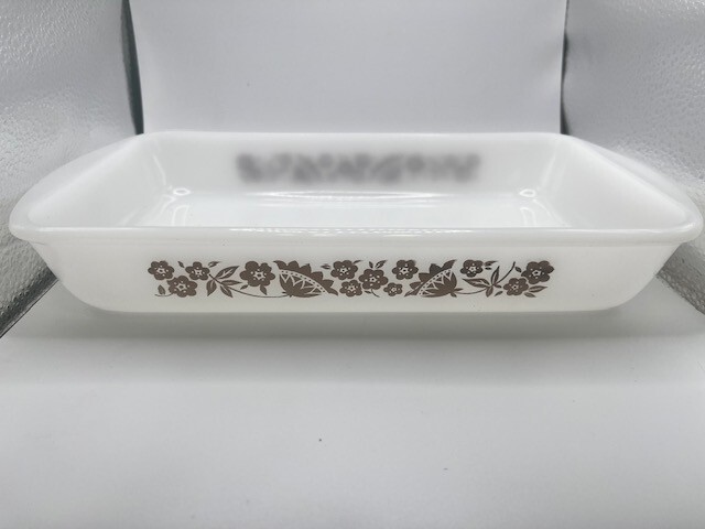 GLASBAKE BROWN FLOWER MILK GLASS 1 1/2 QUART BROWNIE/ CASSEROLE DISH