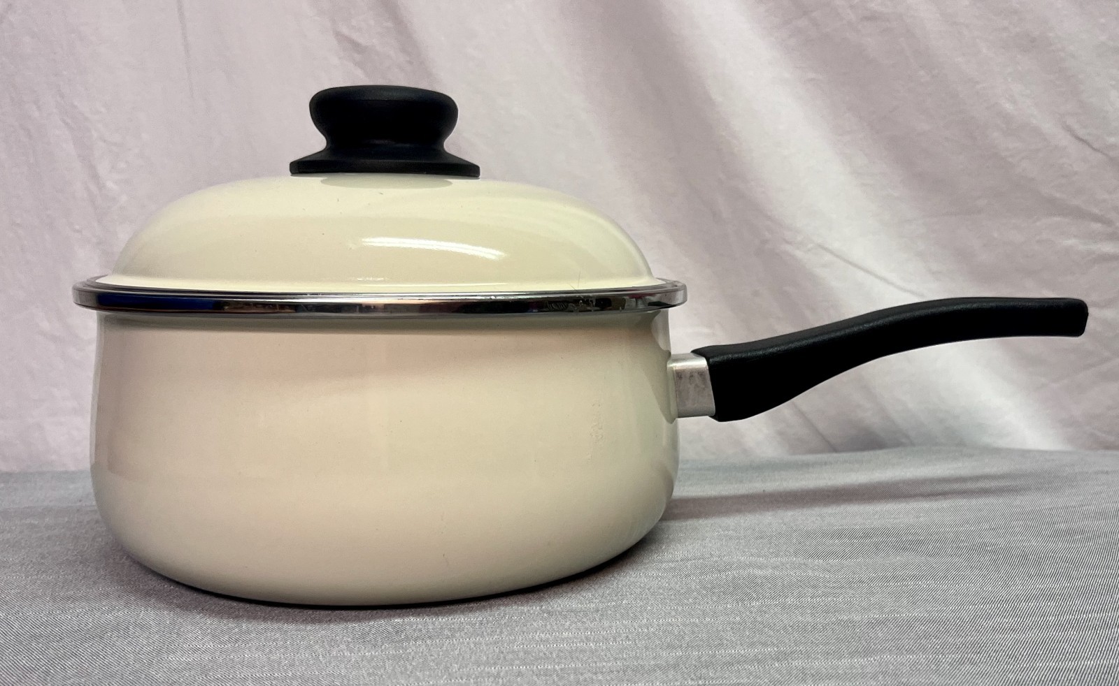 MEGAWARE White 2qt Ceramic Saucepan Gas Electric Induction Spain W/Lid retro