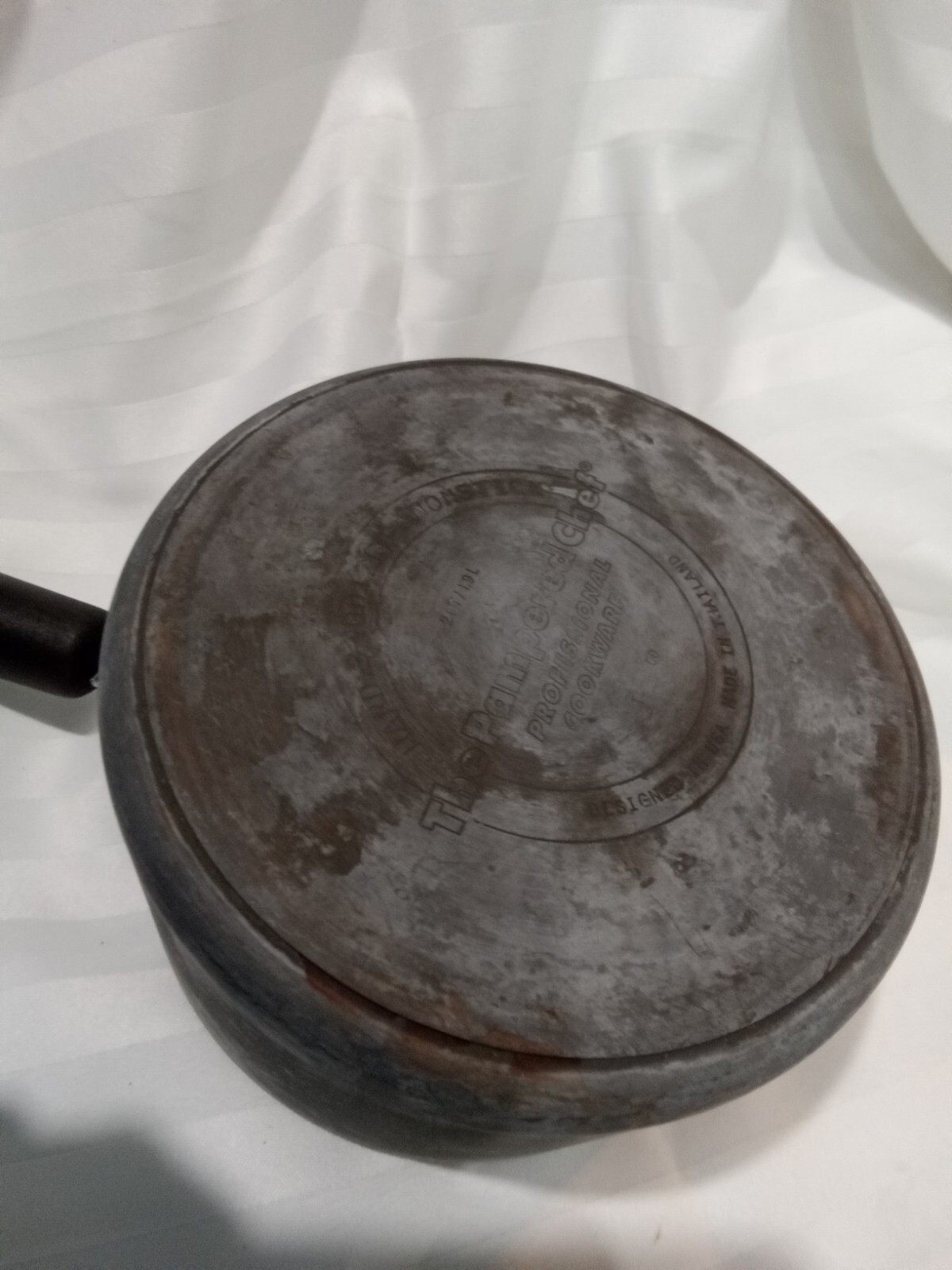 pampered chef:2-QT. (1.9-L) SIGNATURE NONSTICK SAUCE PAN