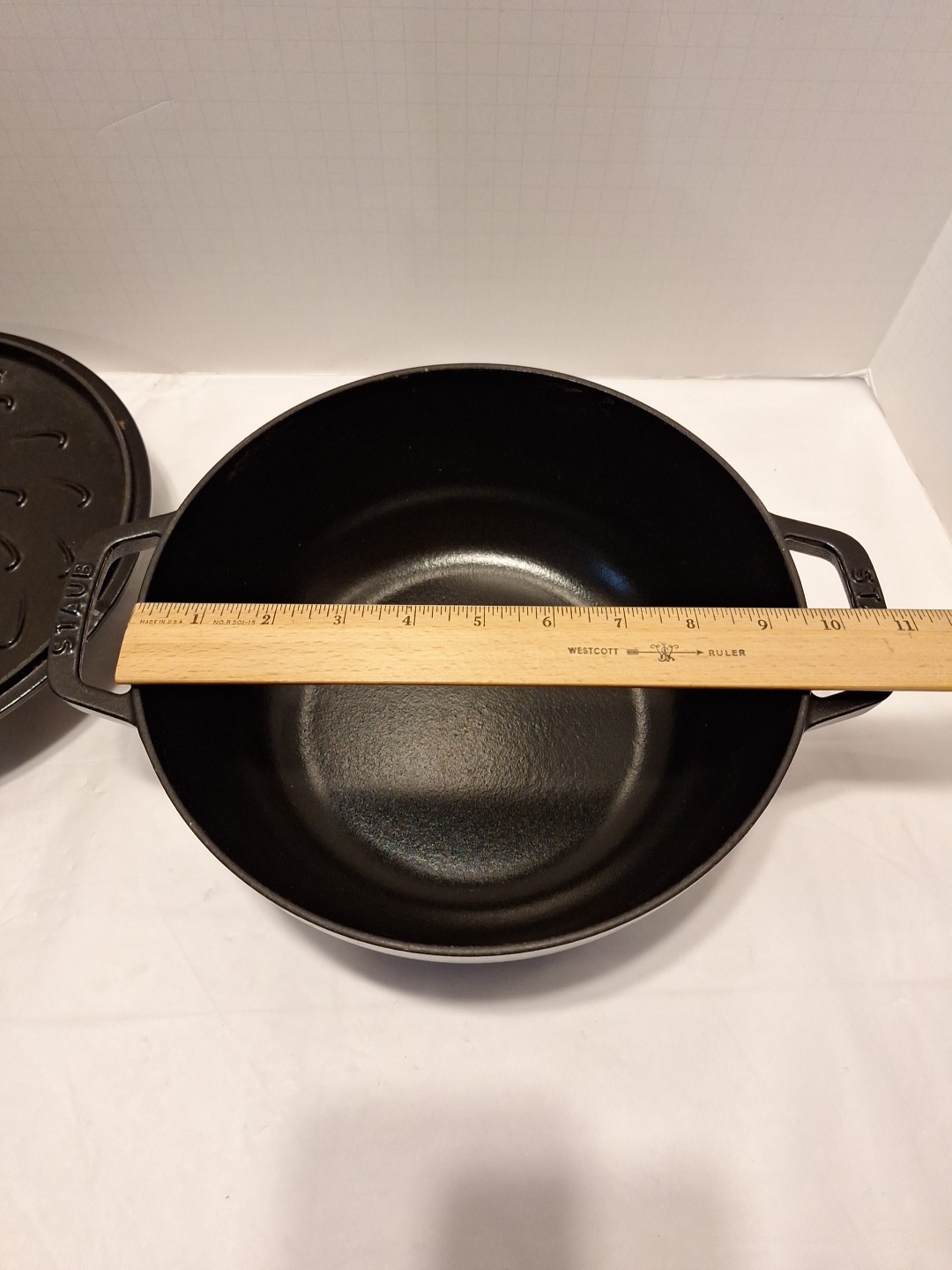 STAUB 24cm/3.75-Qt Essential French Oven Matte Black France Read Desc See Pics
