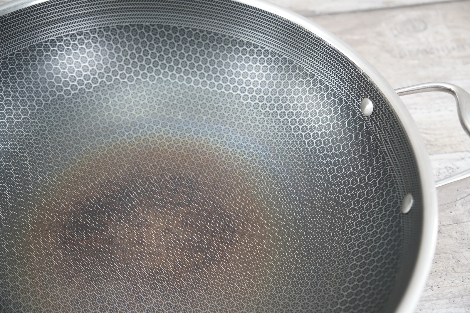 HexClad Hybrid 14″ in Wok with Stainless Steel Lid Nonstick Cookware #7549