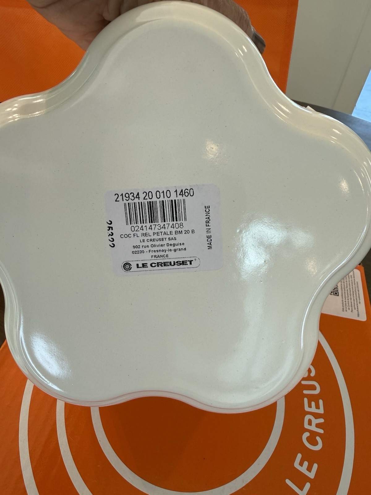 NEW Le Creuset Traditional Floral Flower Petal Cocotte 2.25 qt Dutch Oven White