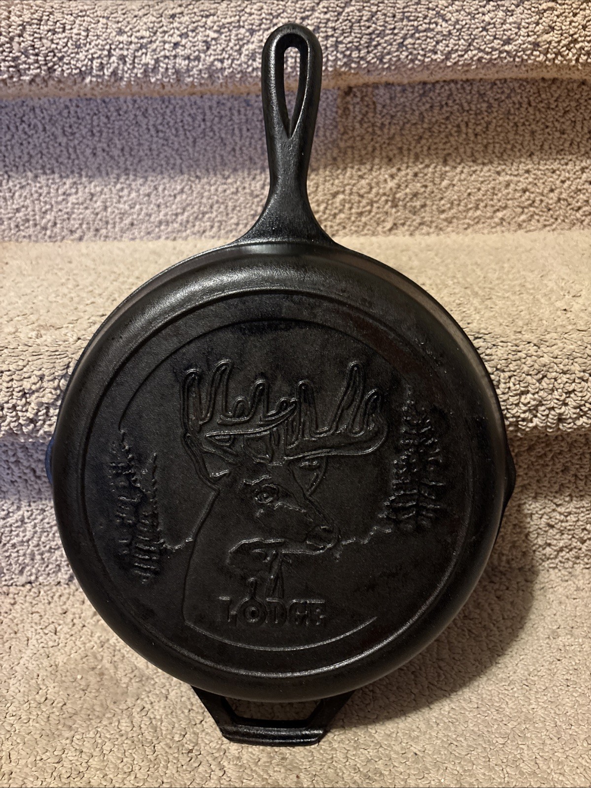 LODGE Wildlife Series 10.25″ Cast Iron Buck Deer Skillet Fry Pan Nice Condition