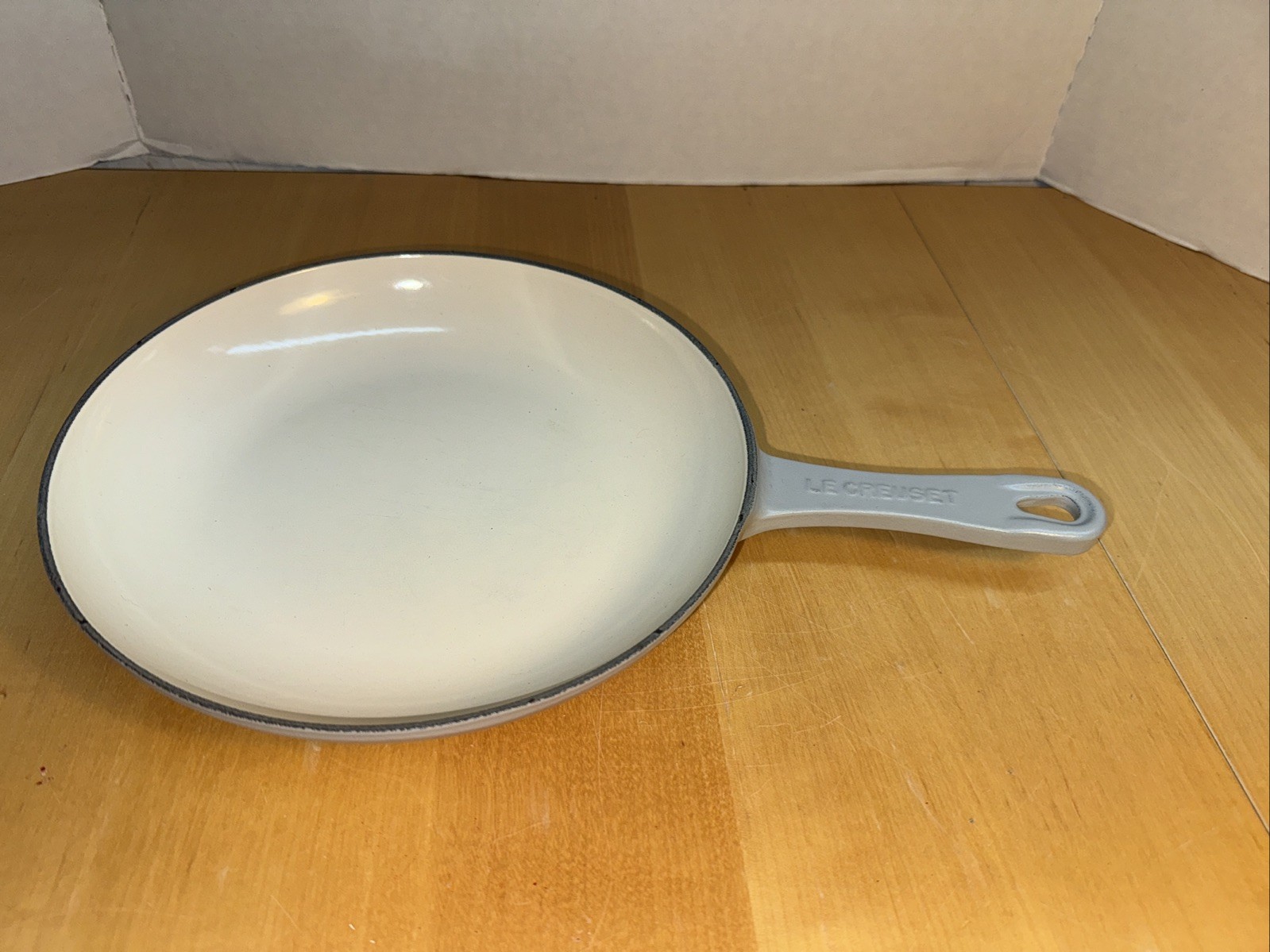 New Le Creuset Cast Iron Enamel Shallow Fry Pan in French gray grey 9 3/4″ Dia