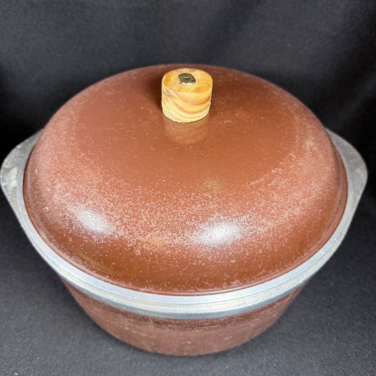 Vintage Club Aluminum Brown Dutch Oven 10In Cast Aluminum Pot with Lid Wood Knob