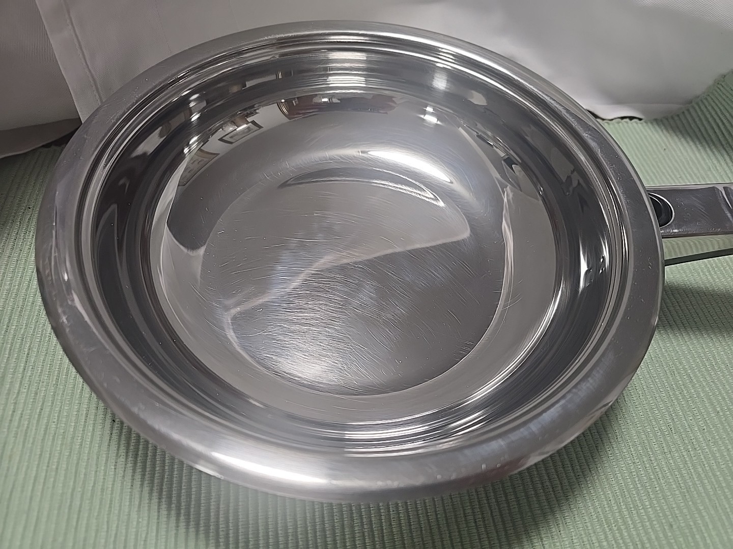 Platinum 24 Element T304 Stainless Skillet 9”