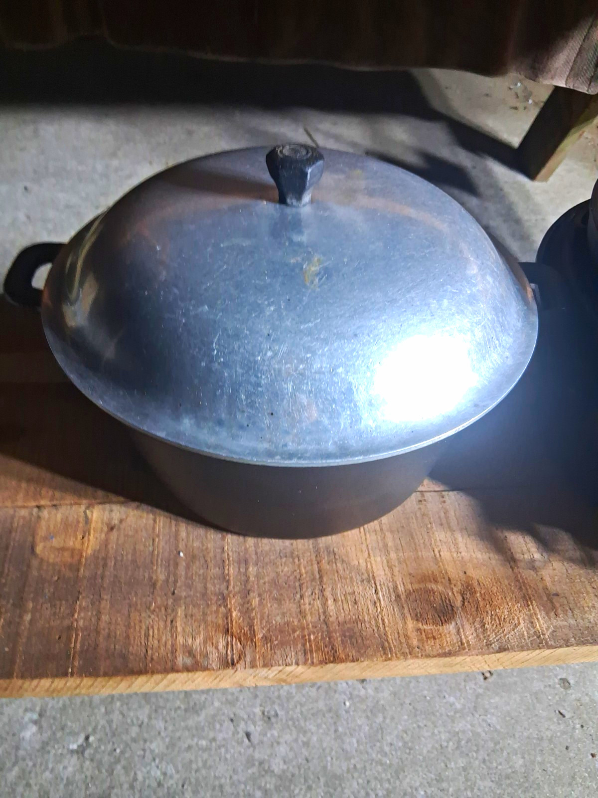 Cast Iron Enamel Dutch Oven w/ Lid 5 qt Round Double Handle Black/Silver