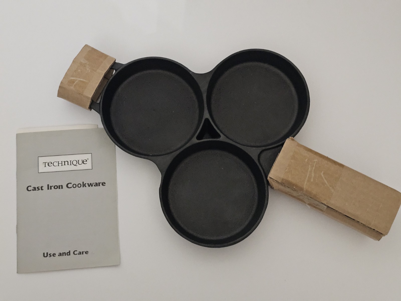 NEW Technique Pre-Seasoned Cast Iron 3-Section Skillet / Egg Pan with Manual