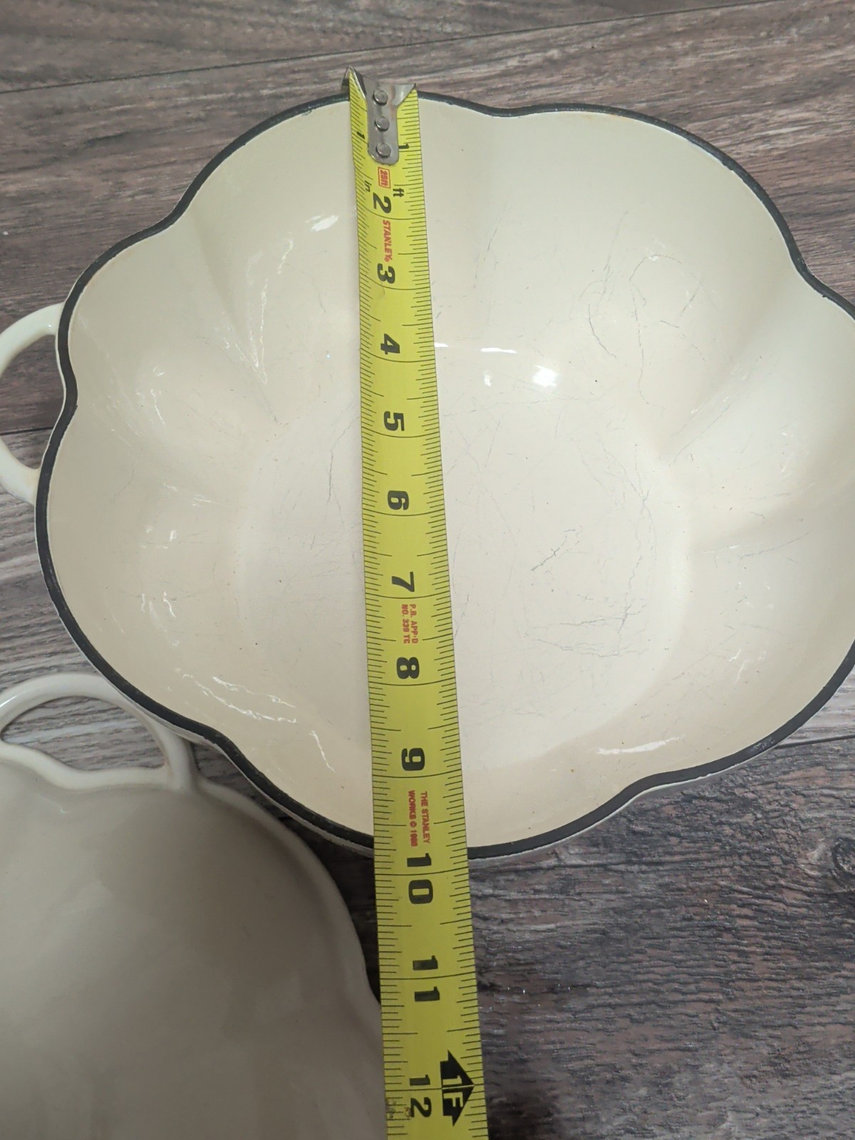 Techniques Garlic Clove Cast Iron Dutch Oven with Lid