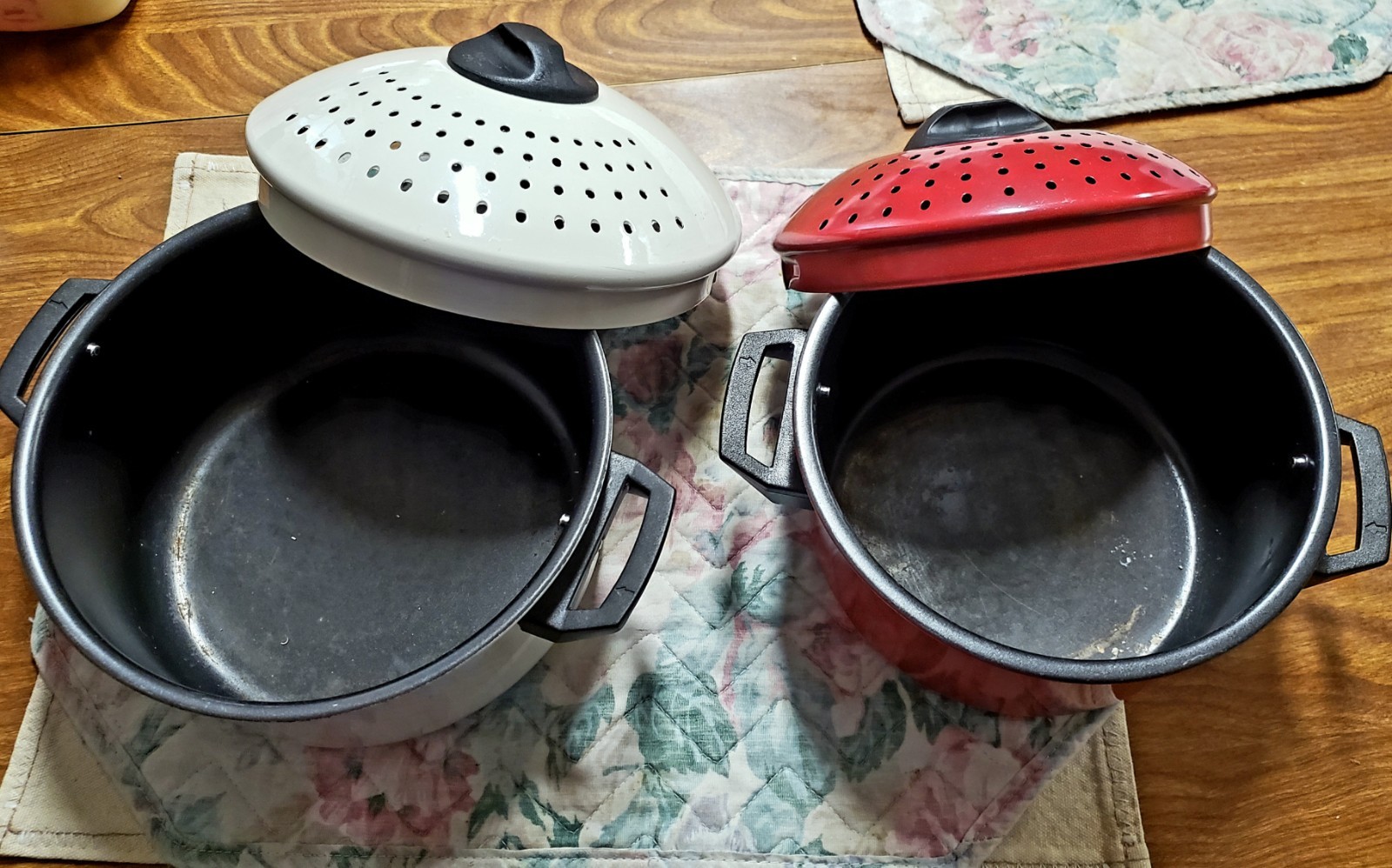 DANSK KOBENSTYLE 4-Pc Nonstick Round Stockpot Set Red/White w/ Lids