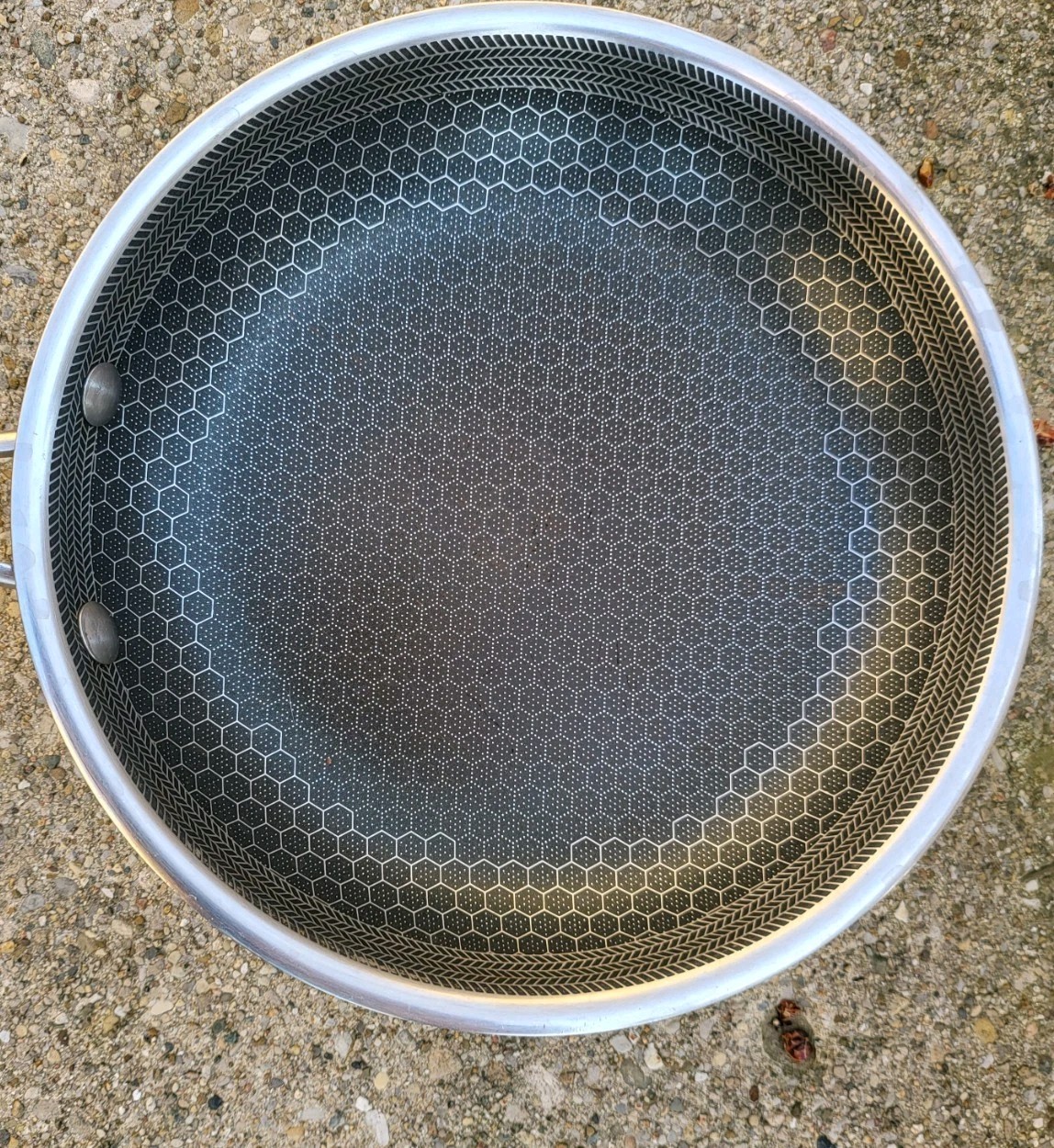 Hexclad 8 3/4″ Skillet With Lid
