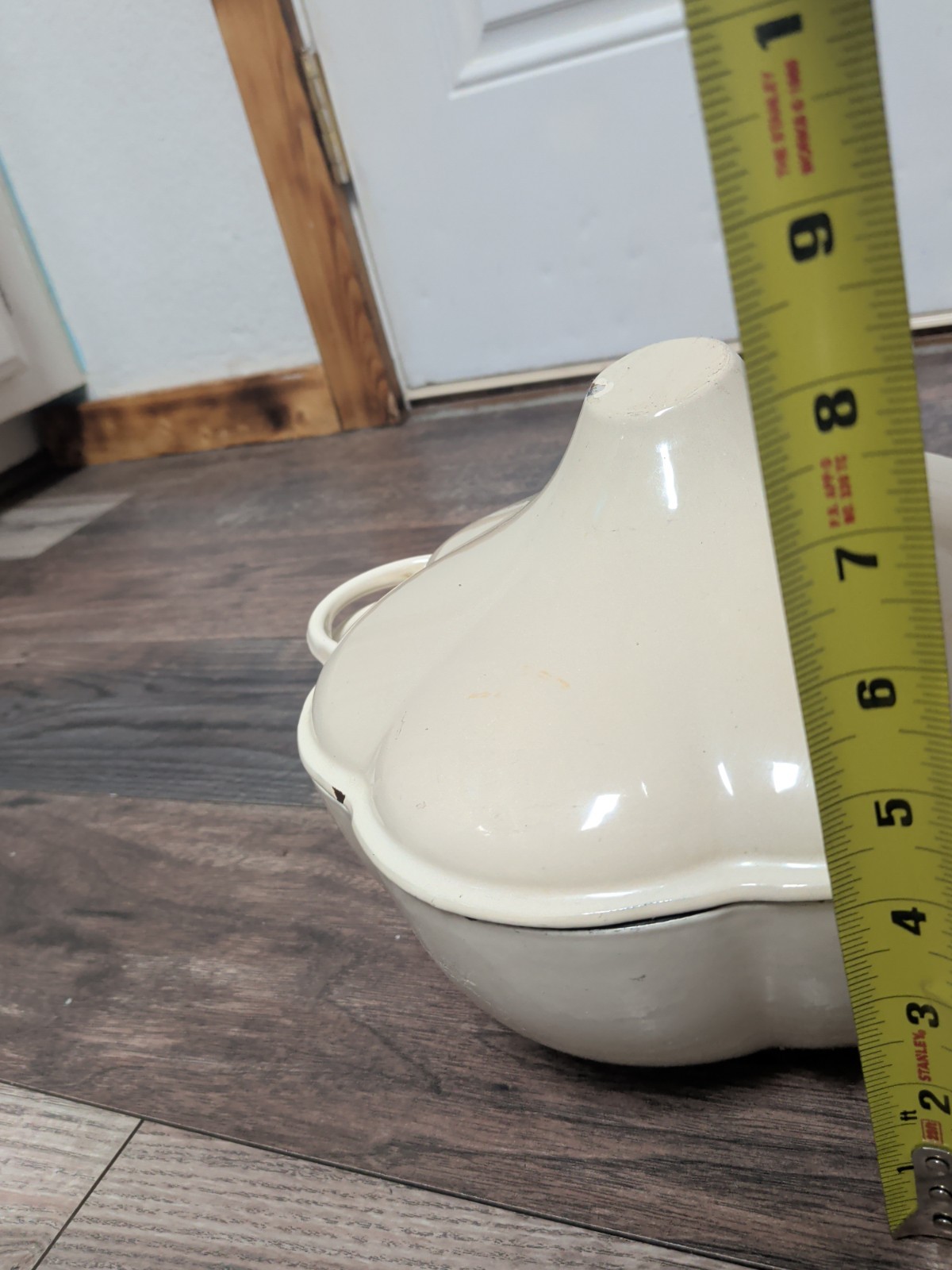 Techniques Garlic Clove Cast Iron Dutch Oven with Lid