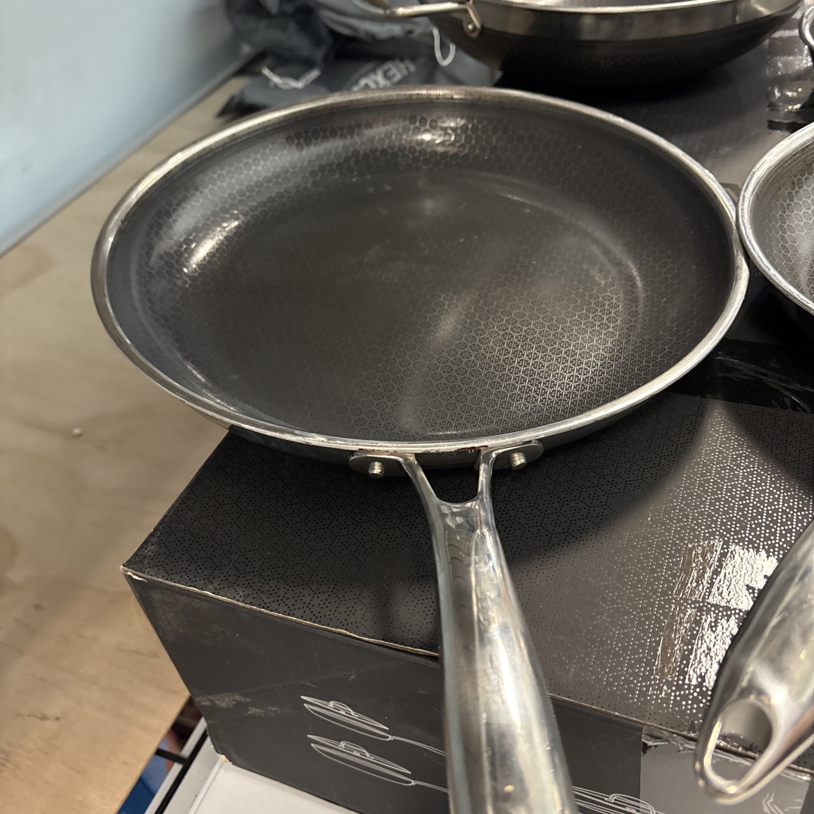 HexClad HC7 Hybrid Commercial Cookware – 7 Pieces