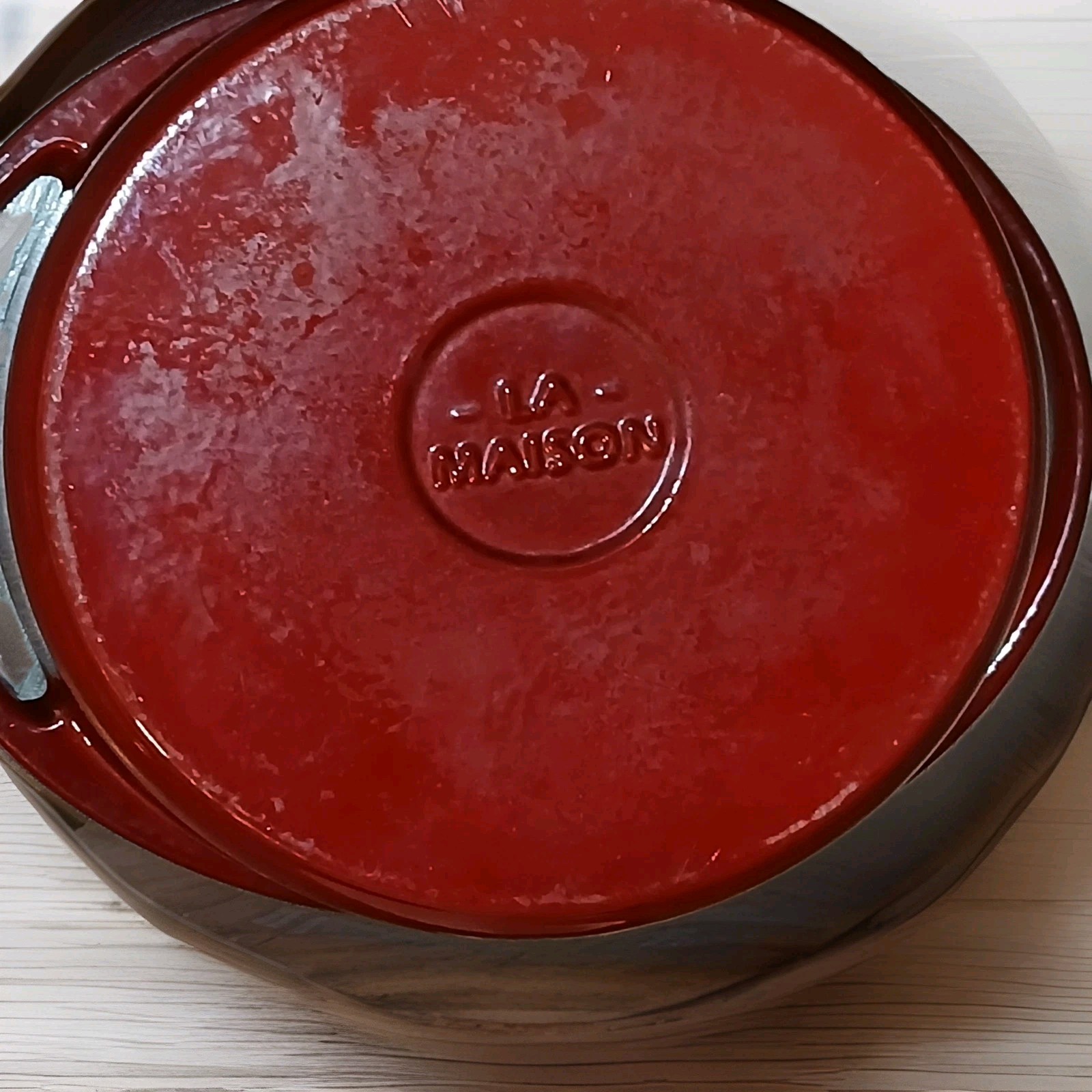 La Maison 4.2 Qt, Enameled Cast iron Casserole w/Lid Maroon.