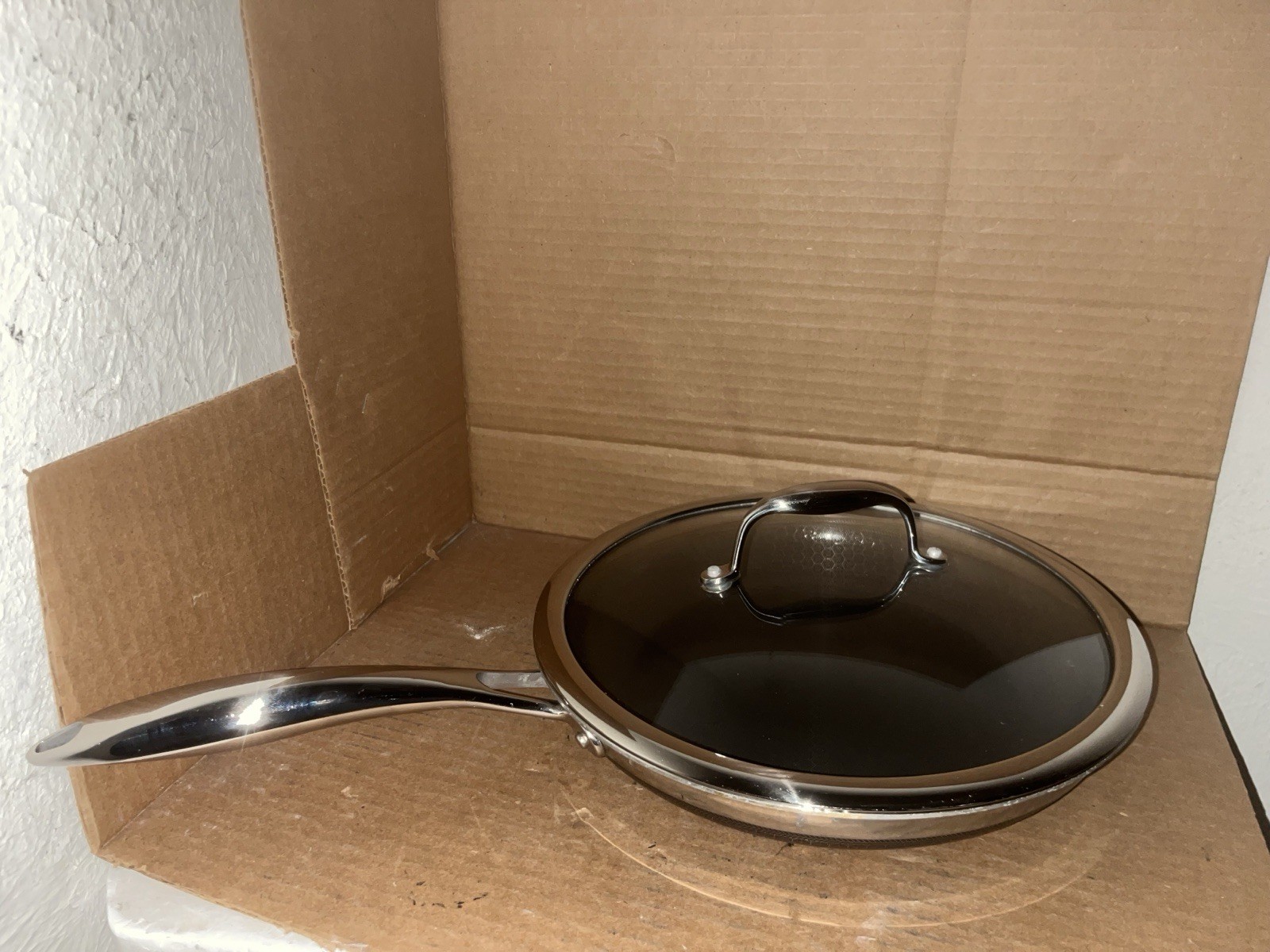 HexClad Hybrid Nonstick 10-Inch Frying Pan with Tempered Glass Lid
