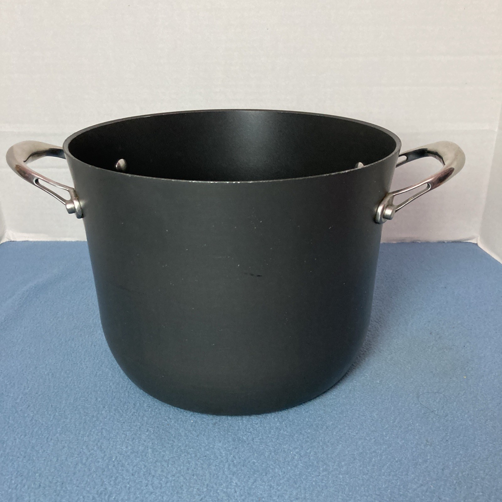 Kirkland Signature NSF Hard-Anodized Aluminum 8QT(7.5L) Stockpot w/Steamer & Lid