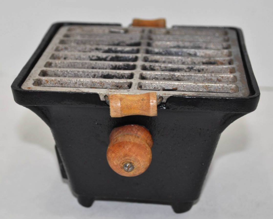 Vintage Cast Iron Mini Hibachi Grill Made in Japan 5x5x3 3/38″ tall