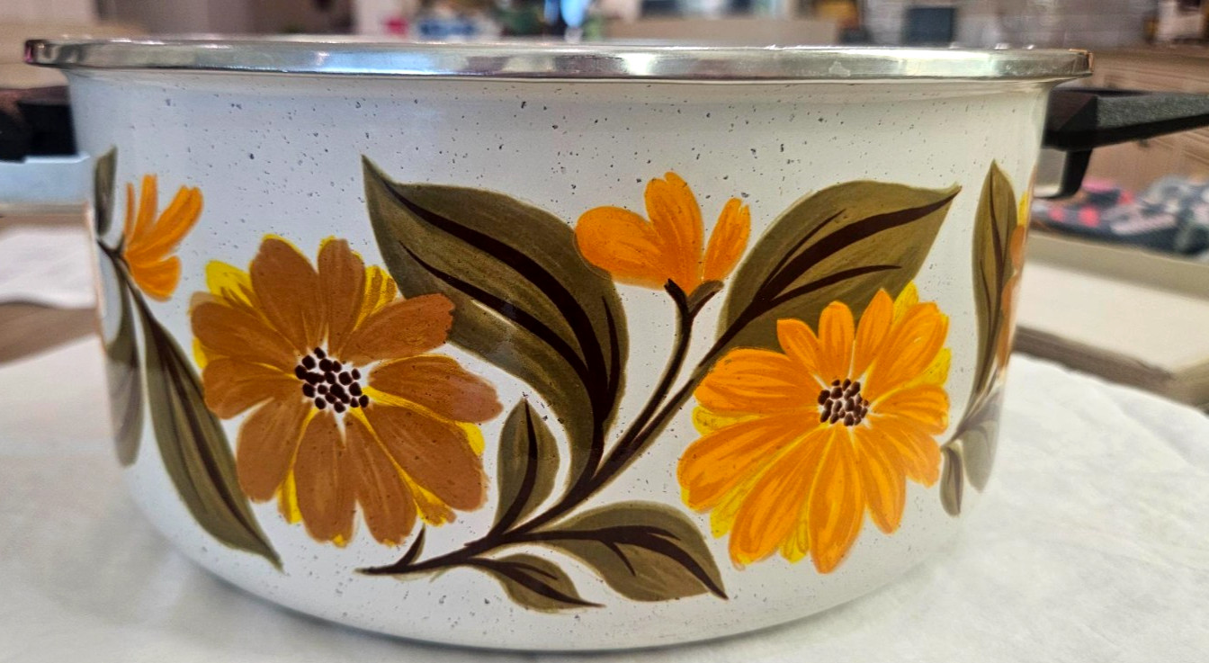 Vintage 70″s MJP Capri Enamelware Pot Orange Daisy Floral MCM Spain No Lid