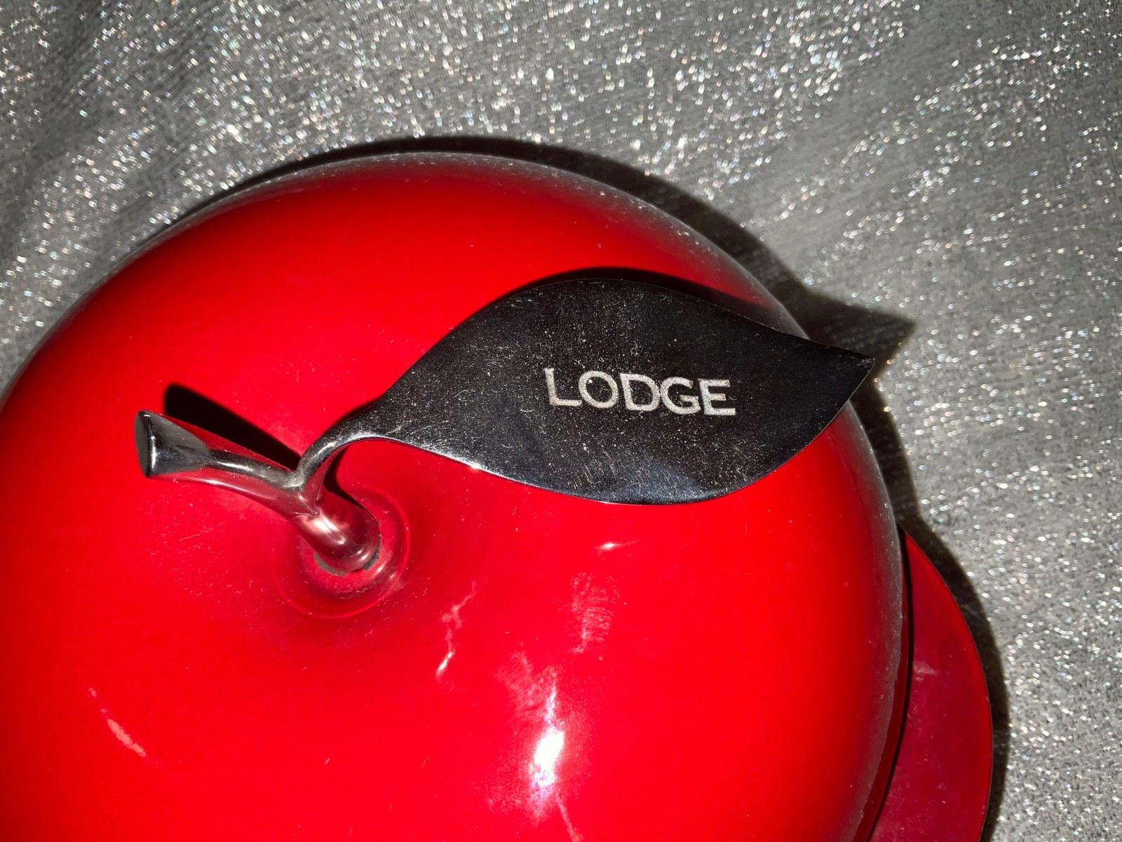 Lodge Enameled Cast Iron Dutch Oven with Lid 3 Qt Red Apple Shaped See Pics
