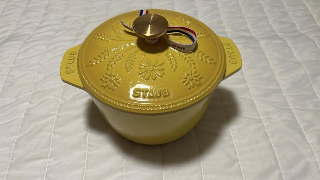 Staub Cast Iron 1.5 qt, Petite French Oven, Citron