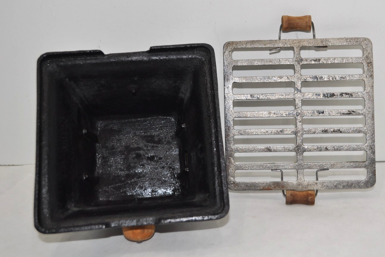 Vintage Cast Iron Mini Hibachi Grill Made in Japan 5x5x3 3/38″ tall