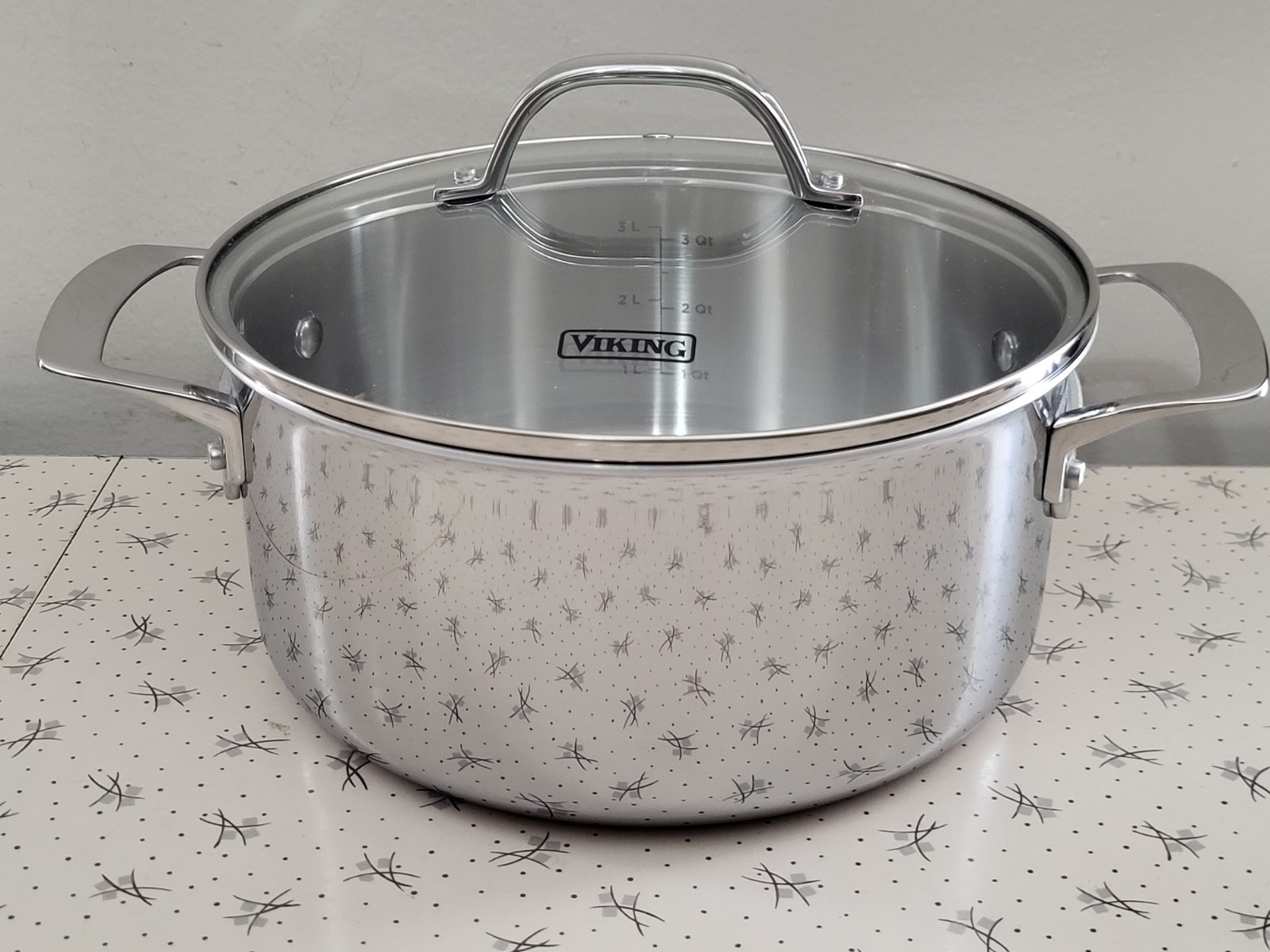 VIKING 4Qt Stock Pot 3-Ply Stainless Steel Aluminum Core W/ Vented Glass Lid