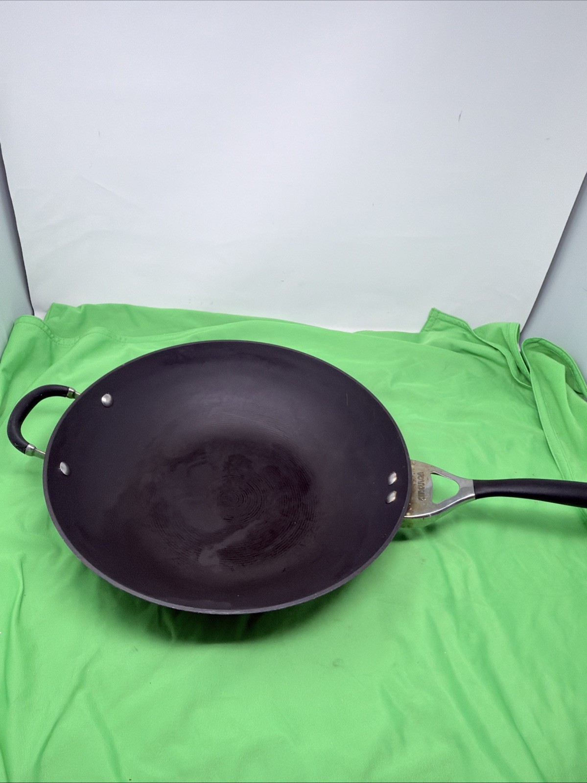 Circulon Radiance 14″ Nonstick Hard Anodized Frying Pan with Helper Handle Gray