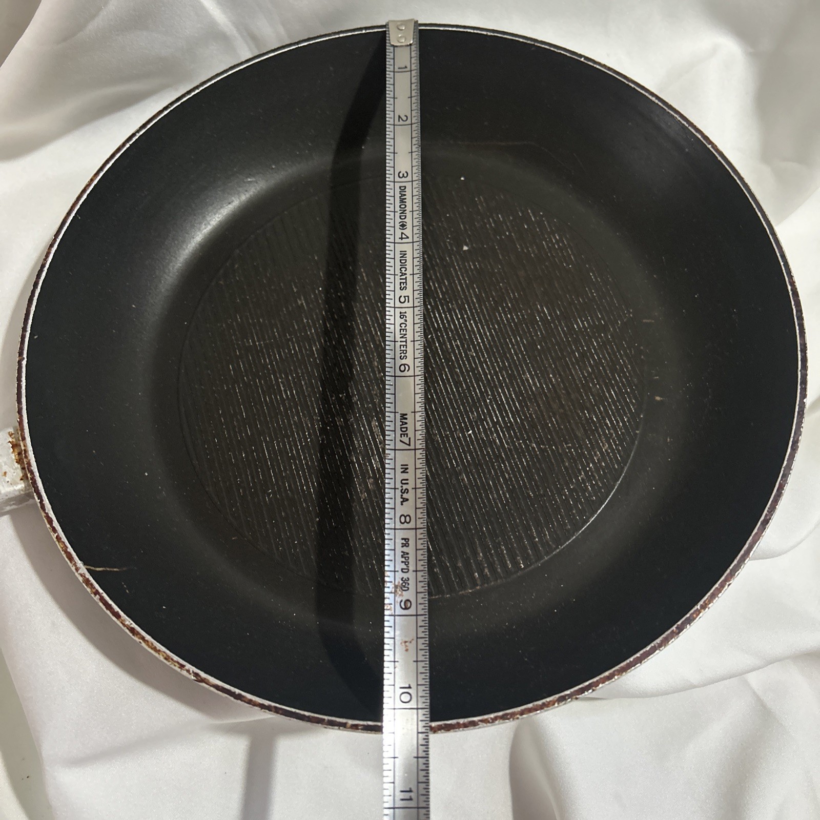 T-Fal Easy Care Non-Stick Frying Pan 10.25” In Diameter Moderate Condition