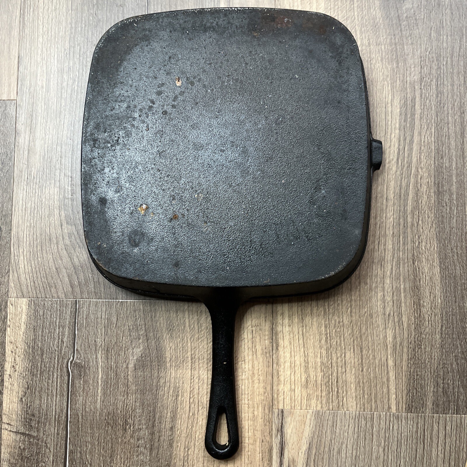 Cast Iron Griddle Fry Pan 9.25″ Grill Ribbed Square Black Pour Spout Unbranded