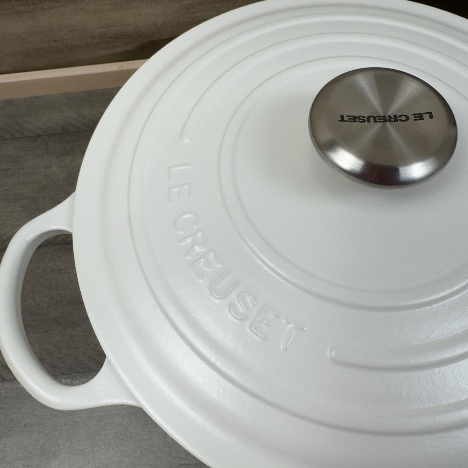 Le Creuset Enameled Cast Iron Soup Pot 4 1/2-Qt. Matte White Scuffed Read NWOB