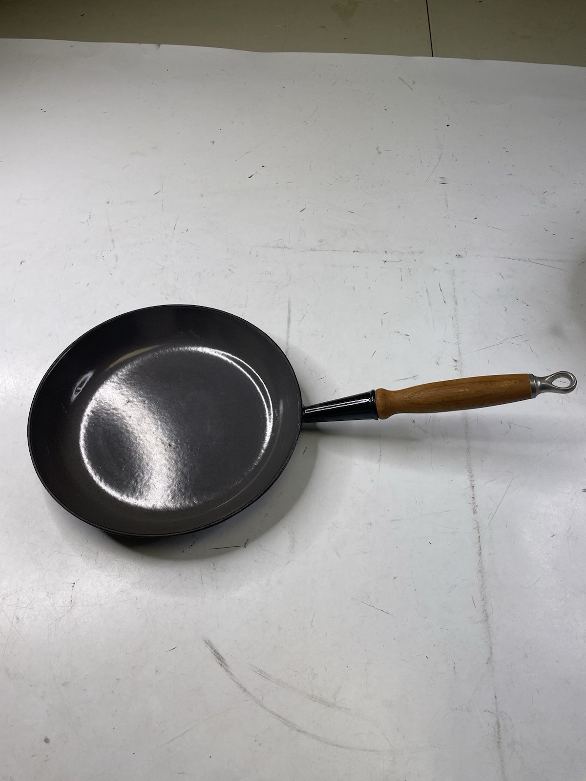 Le Creuset Cast Iron Enamel Black Skillet Wooden Handle # 26 France Frying Pan