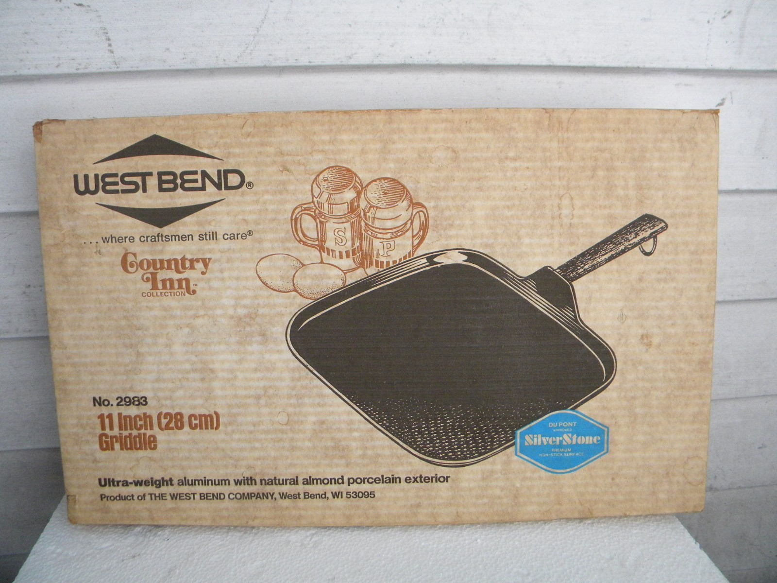Vintage WEST BEND COUNTRY INN 11 Inch almond Griddle Pan Silver Stone USA nos