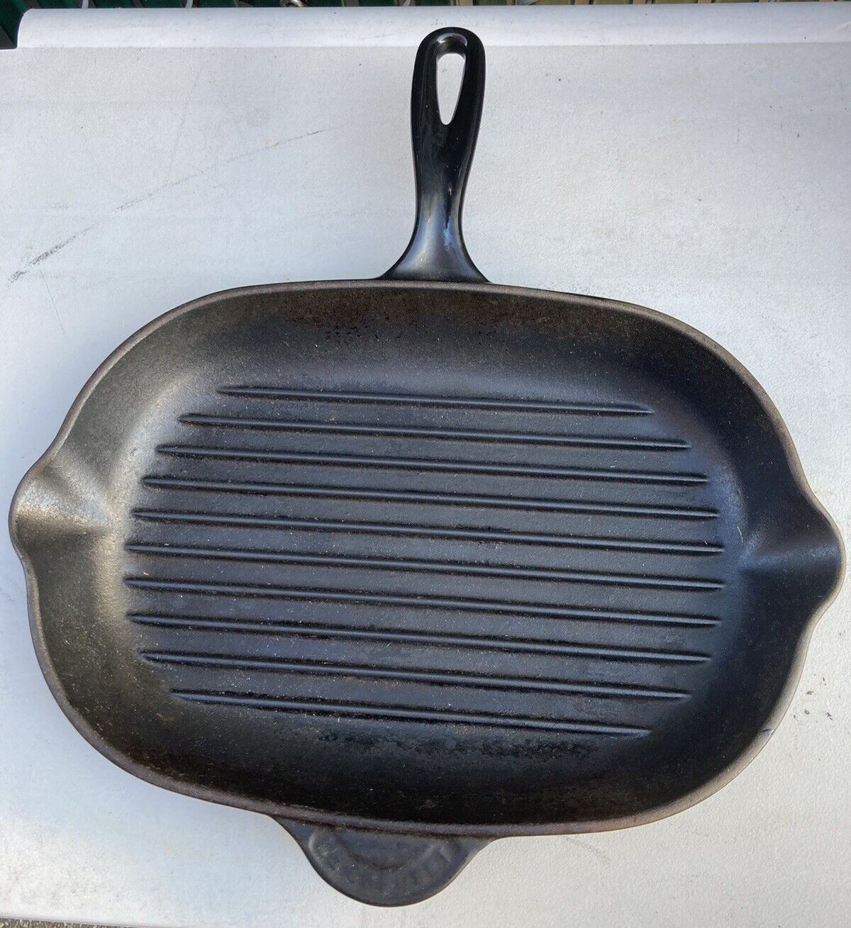 Le Creuset Cast Iron Grill Skillet Pan Oval Made in France Black 13.5″
