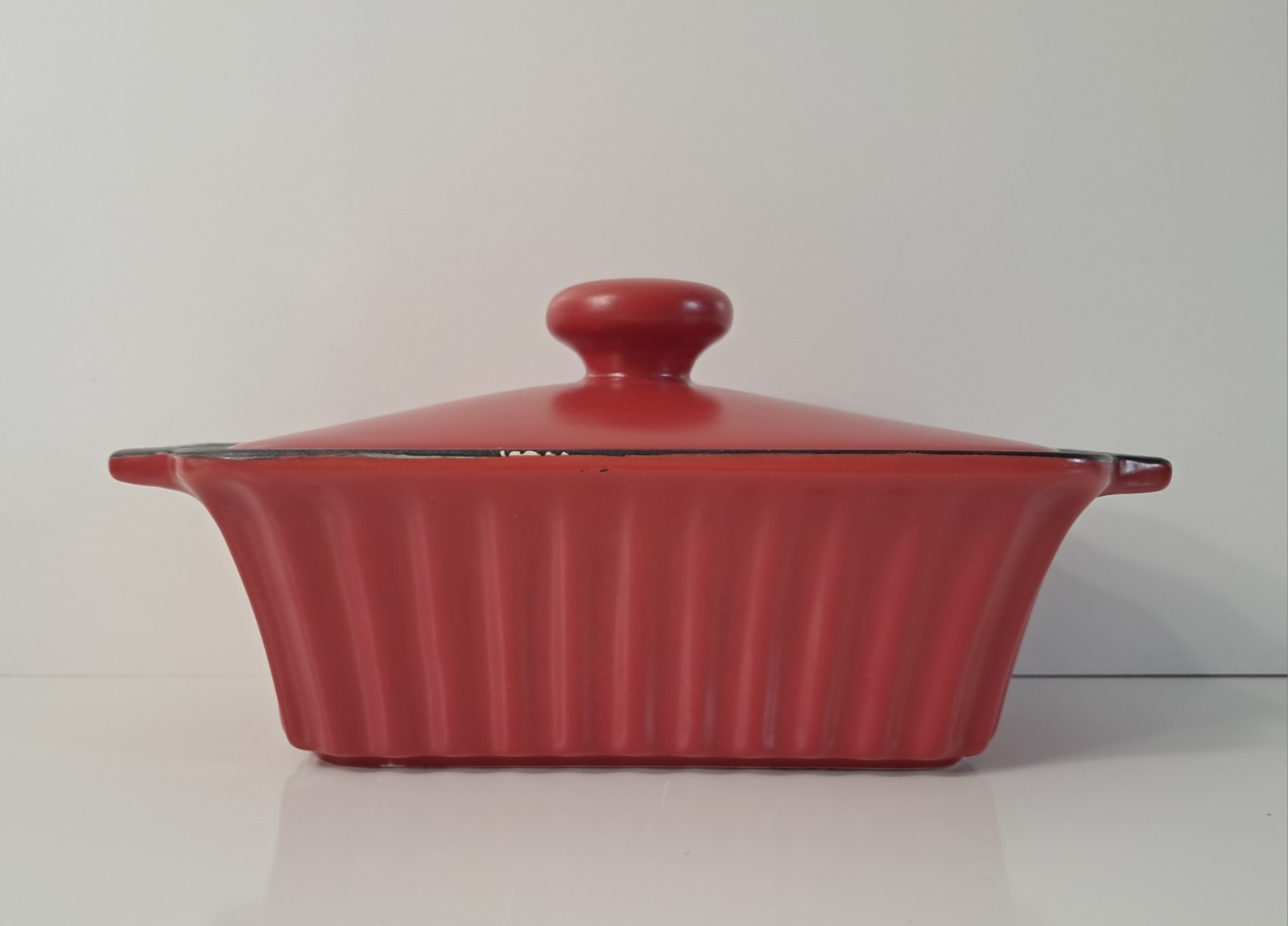 Crock-Pot Denhoff 8.5-inch Rectangular Stoneware Casserole Dish Red Matching Lid