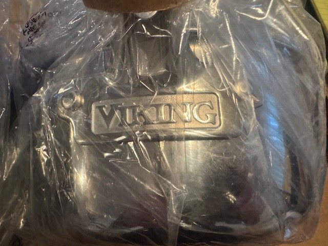 VIKING FABULOUS 3 PLY HEAVY QYALITY STAINLESS STEEL 2 1/4 QT COVERED SAUCE PAN