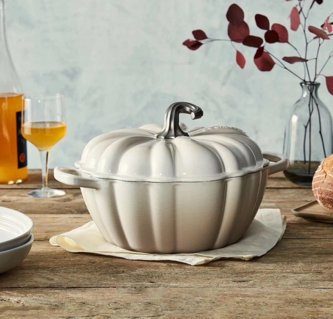 New Le Creuset Cast Iron 4 Qt Pumpkin Cocotte Dutch Oven Meringue FRANCE 24