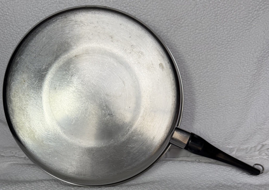 West Bend Saucepan 10 1/2 x 2 1/4 With Lid Excellent Vintage Condition