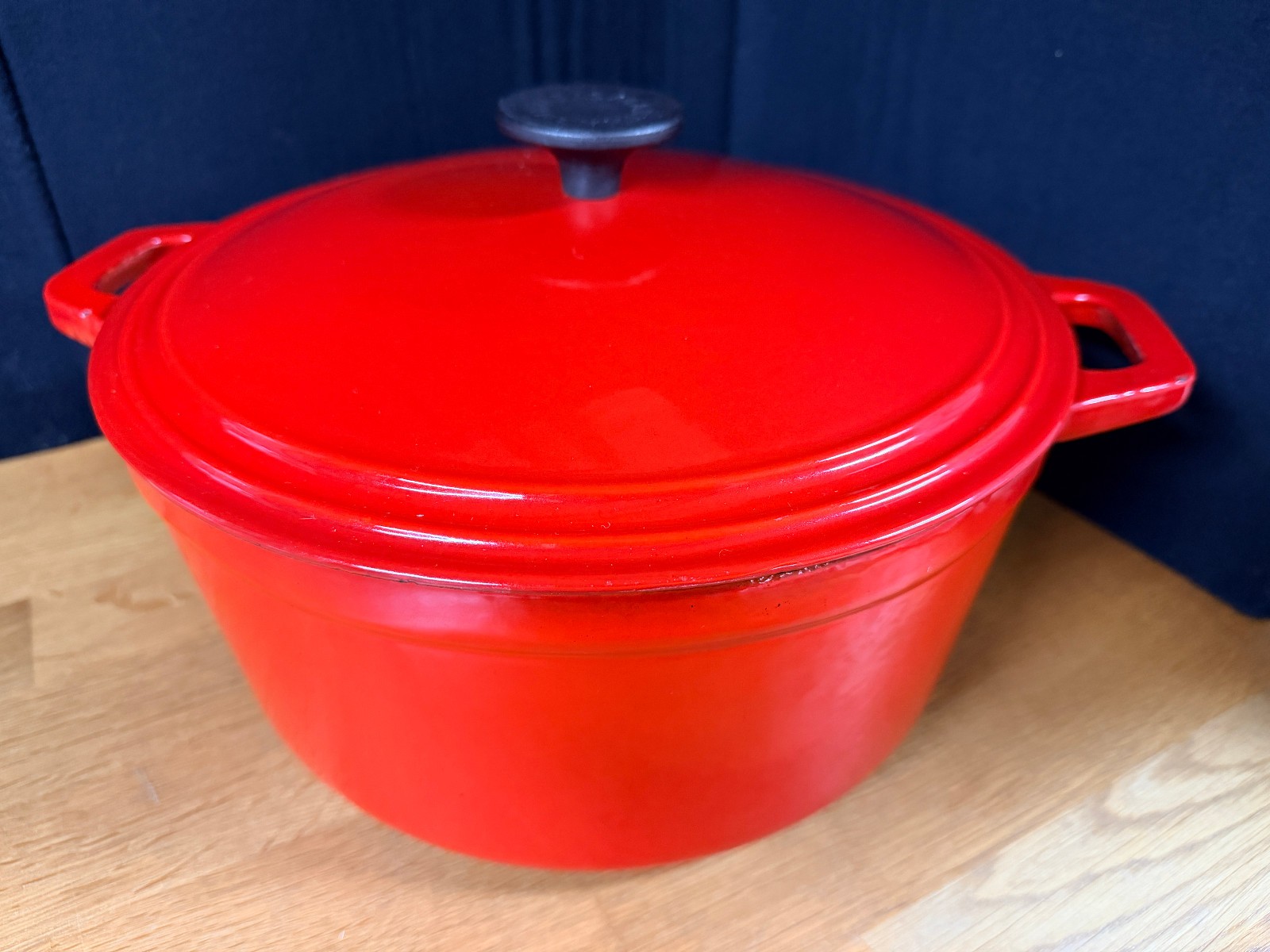 Martha Stewart Collection Dutch Oven Red Enamel Cast Iron Lid Large 8 Quart