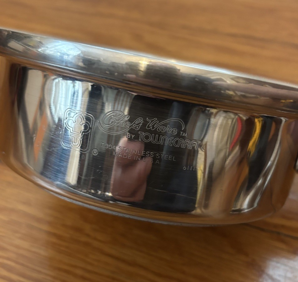 Chef’s Ware Townecraft T-304 Stainless Steel 1 Quart 7 5/8″ Saucepan With Lid