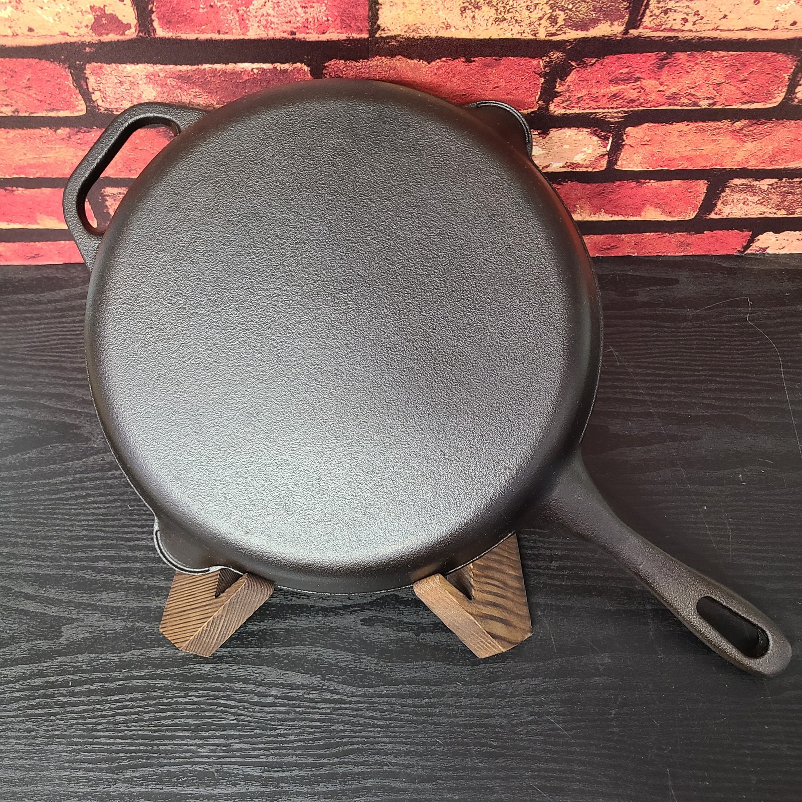 Unmarked 12-Inch Cast Iron Skillet Frying Pan With Helper Handle
