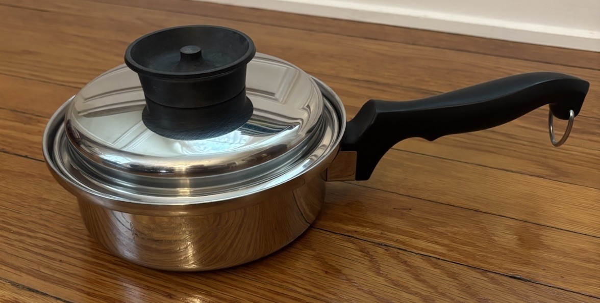 Chef’s Ware Townecraft T-304 Stainless Steel 1 Quart 7 5/8″ Saucepan With Lid