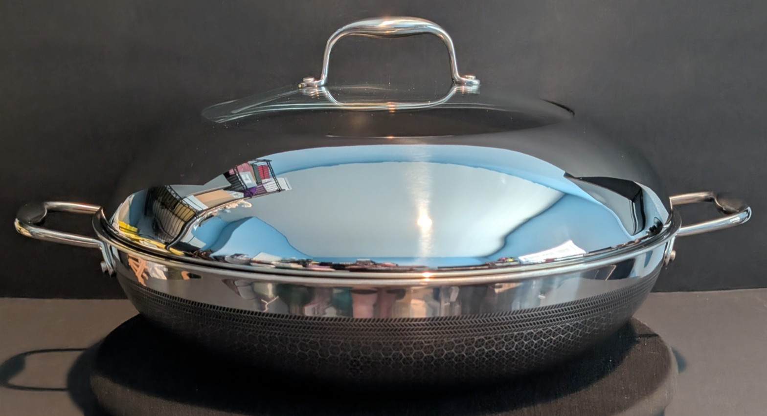 HexClad Hybrid Nonstick 14″ Wok With Tempered Glass Lid