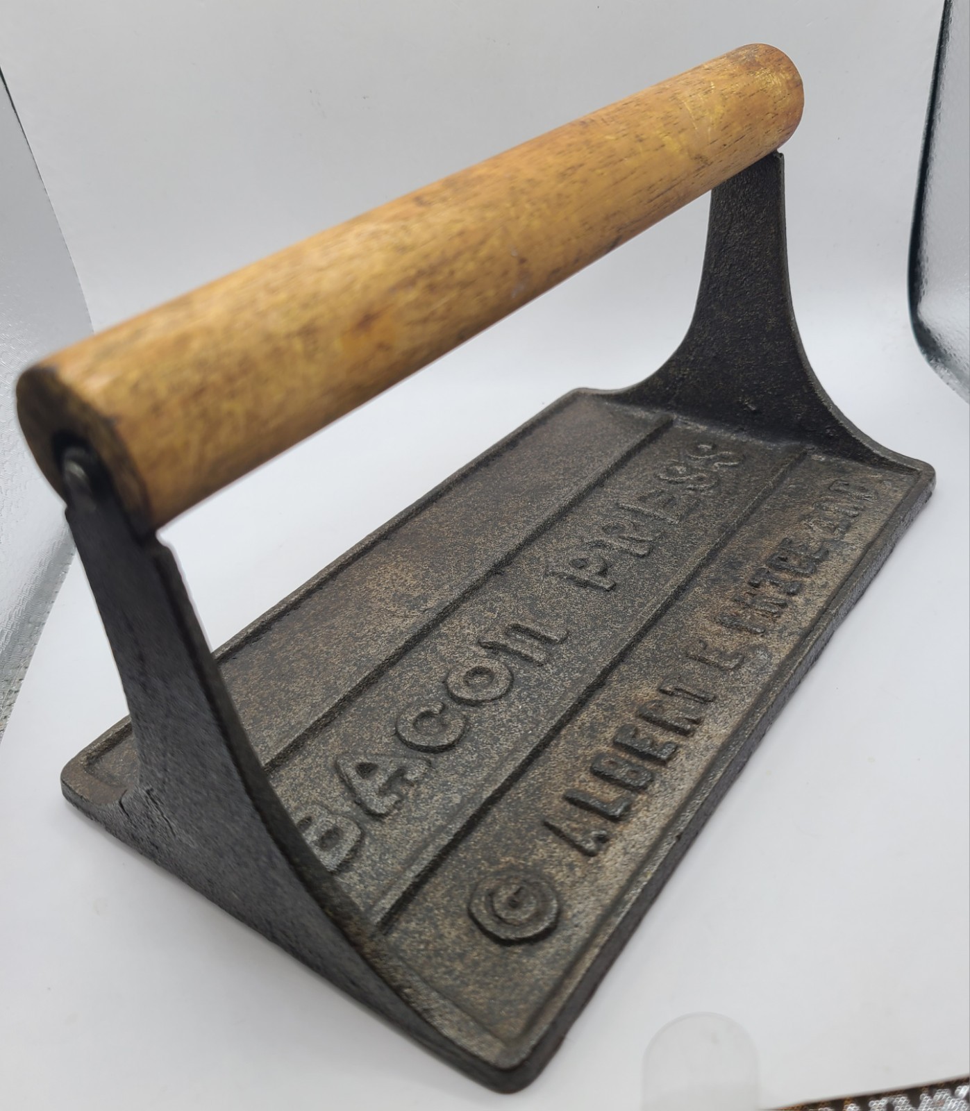 Vtg Cast Iron Albert E. Price Ink Bacon Press Wood Handle 3 Piggies 7 x 4 x 4″