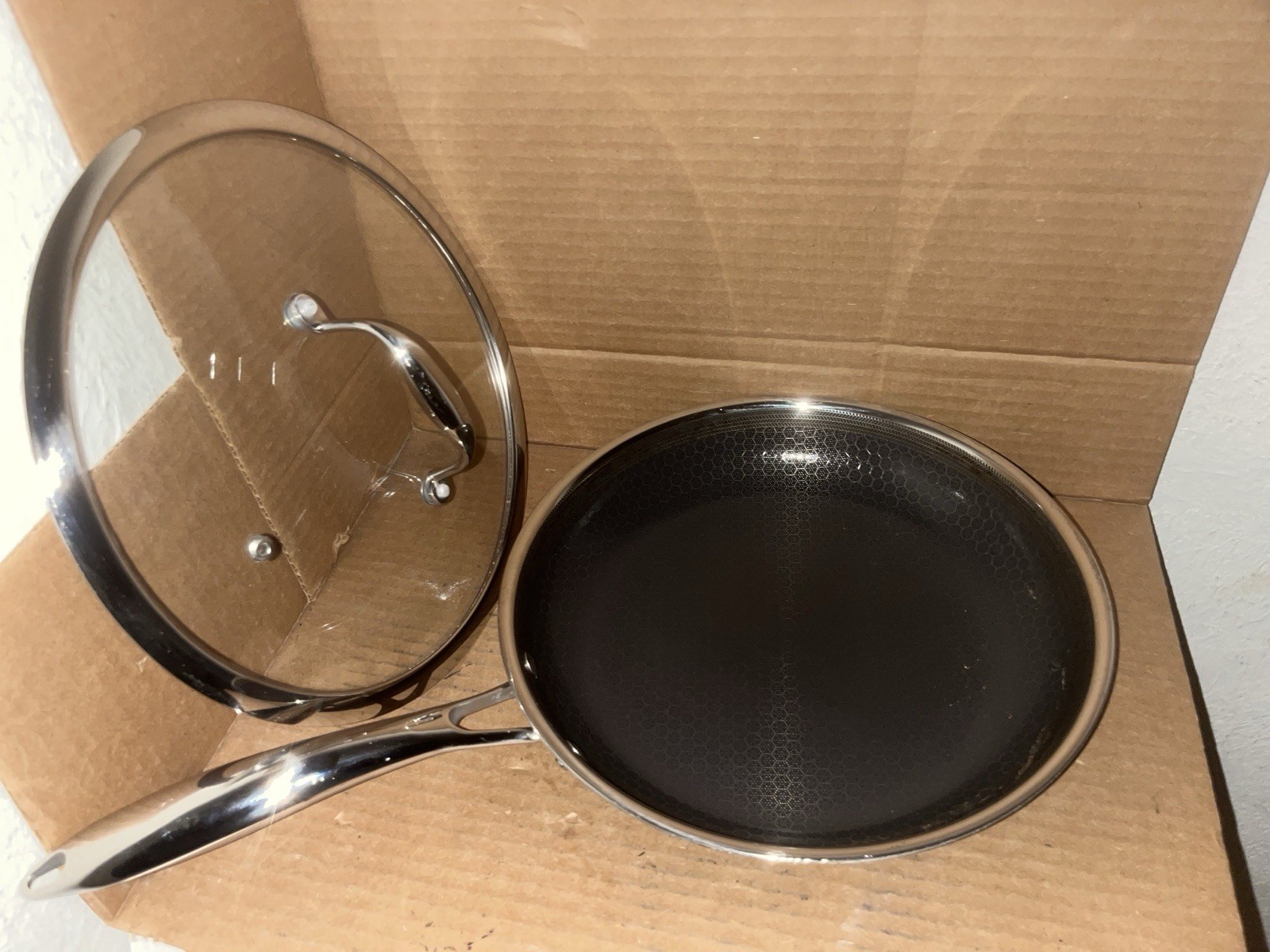 HexClad Hybrid Nonstick 10-Inch Frying Pan with Tempered Glass Lid