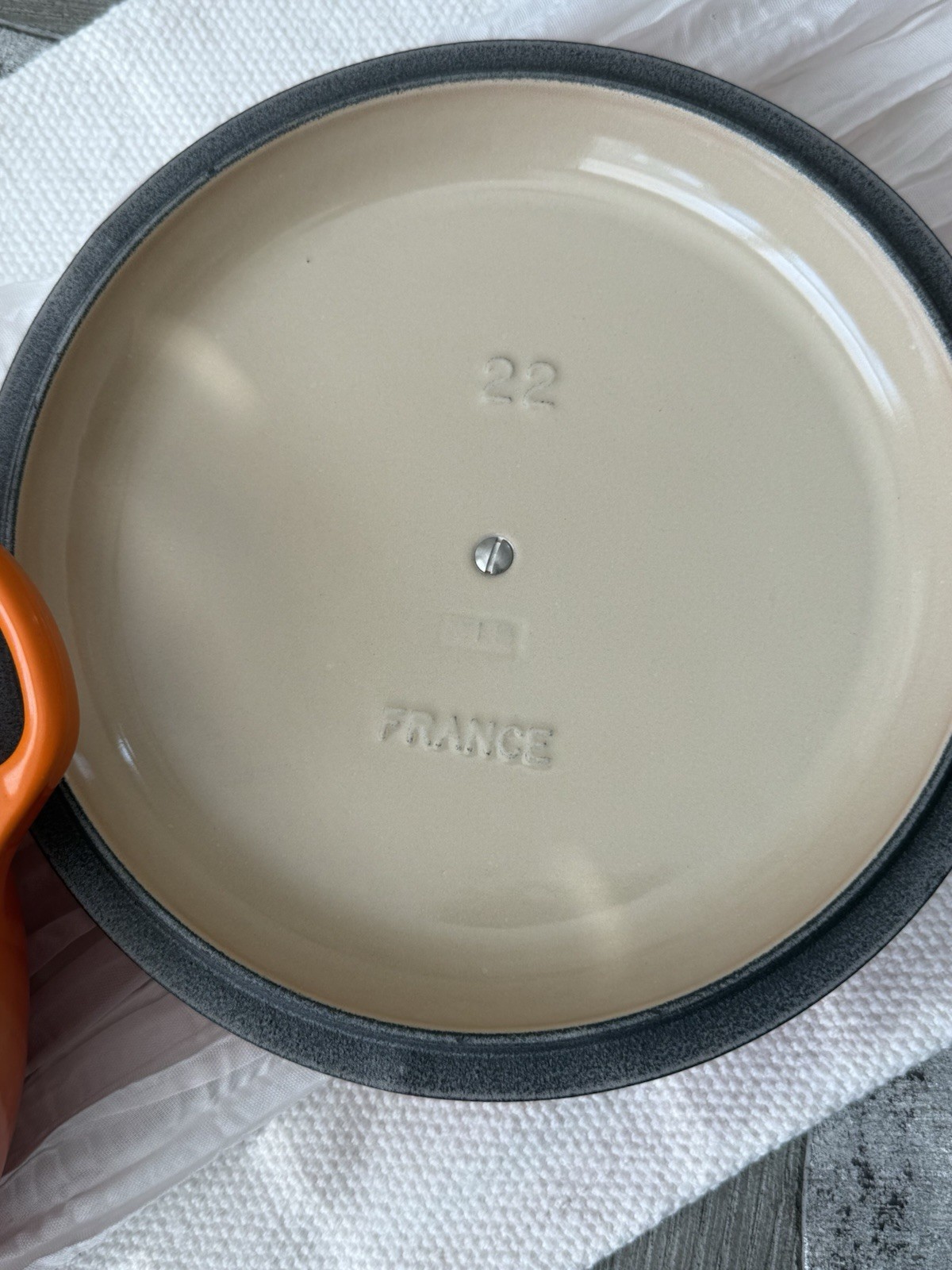Le Creuset Enameled Cast Iron Signature French Oven Stew Pot 2.5-Qt. Bundle Flam