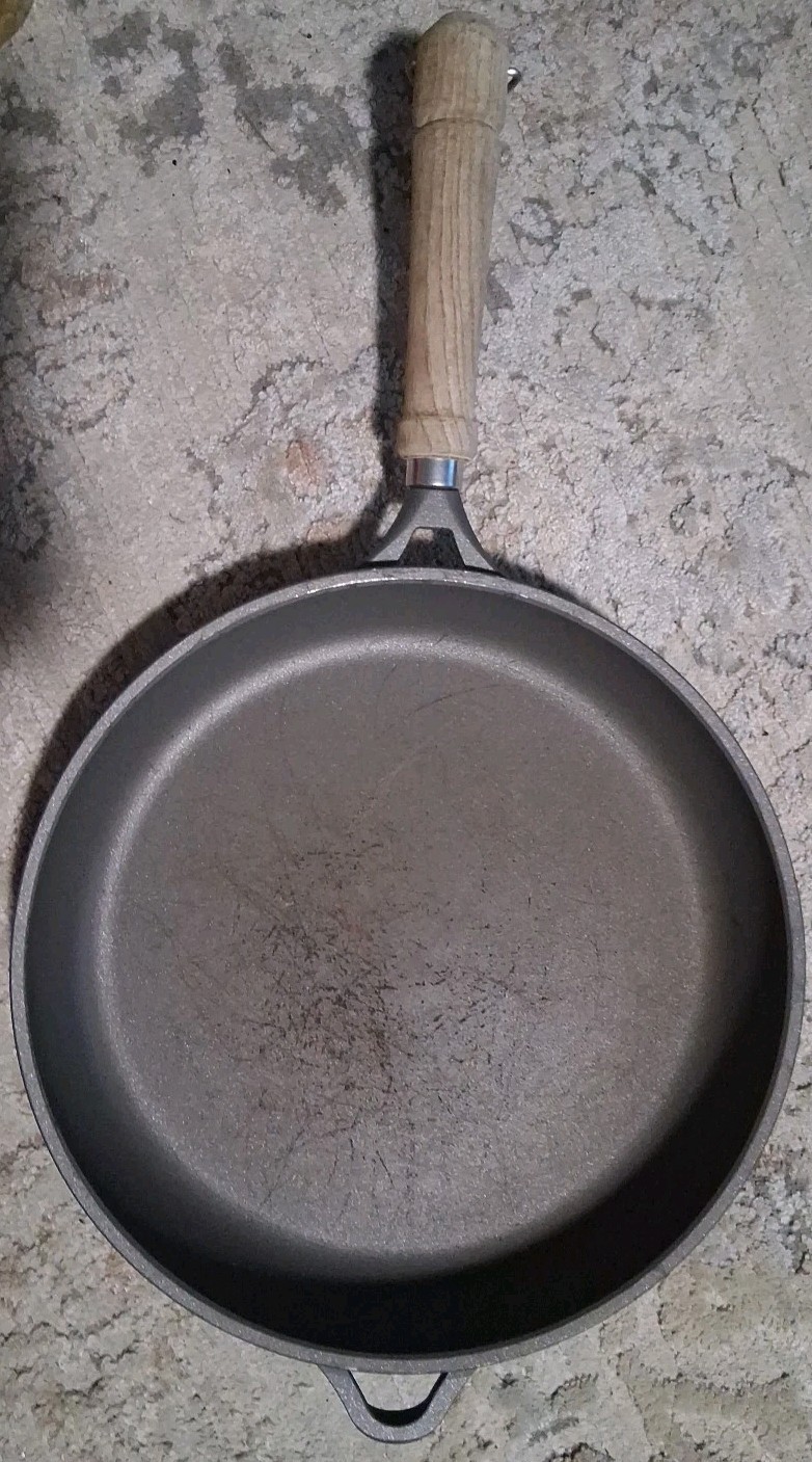 Berndes Germany 300027641 Cast Aluminum Skillet Fry Pan Wooden Handle 11.25″